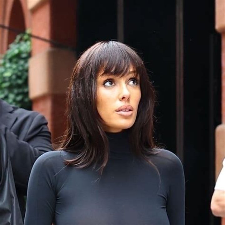 Bianca Censori's Long Hair: A Deep Dive into Her Unique Style and Influence