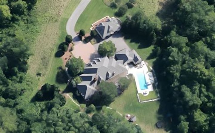 Where Does Eric Clapton Live Now? Unraveling the Legend's Home Base